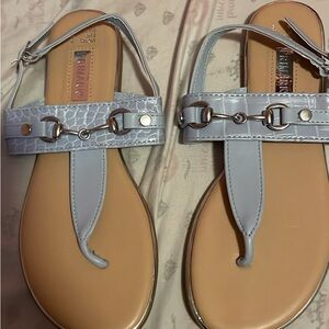 I’m selling women’s clothes and kids clothes and whatever size